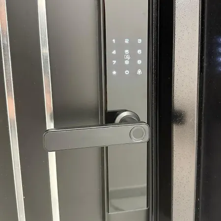 Mia 203 *
